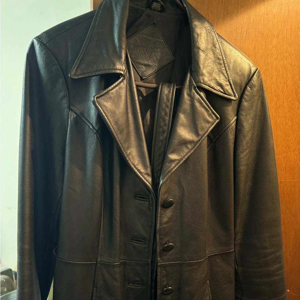 Women’s Vintage Jacqueline Ferrar Leather coat!  Size medium